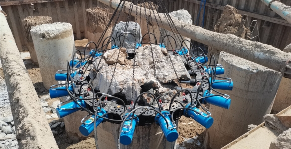         中鐵大橋局2.3米大樁，高效破拆       